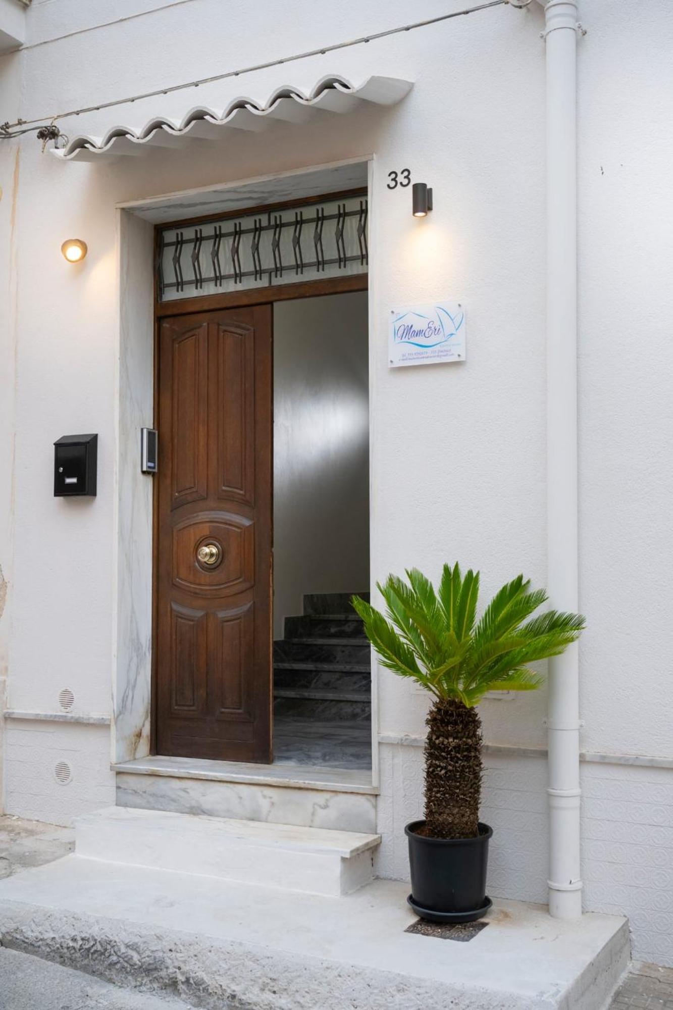 Mameri Central Rooms 卡斯泰拉马莱 外观 照片